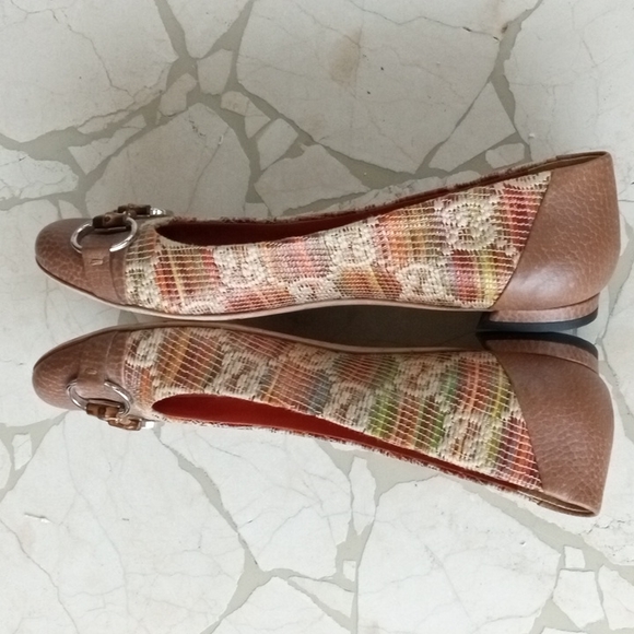 Gucci Round Toe Raffia Leather Horsebit Flats - Picture 4 of 13